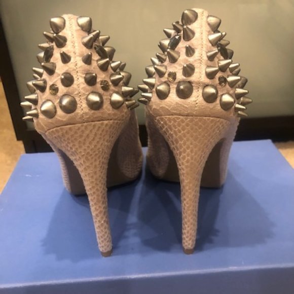 Heels - Picture 4 of 6